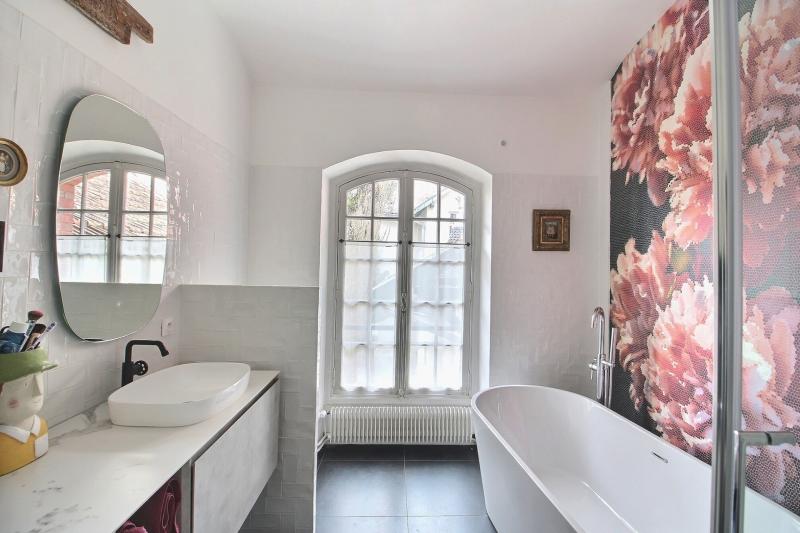 DEMEURE DE CARACTERE DE 240M² DE 5CH AVEC TERRASSE ET JARDIN + PKGS