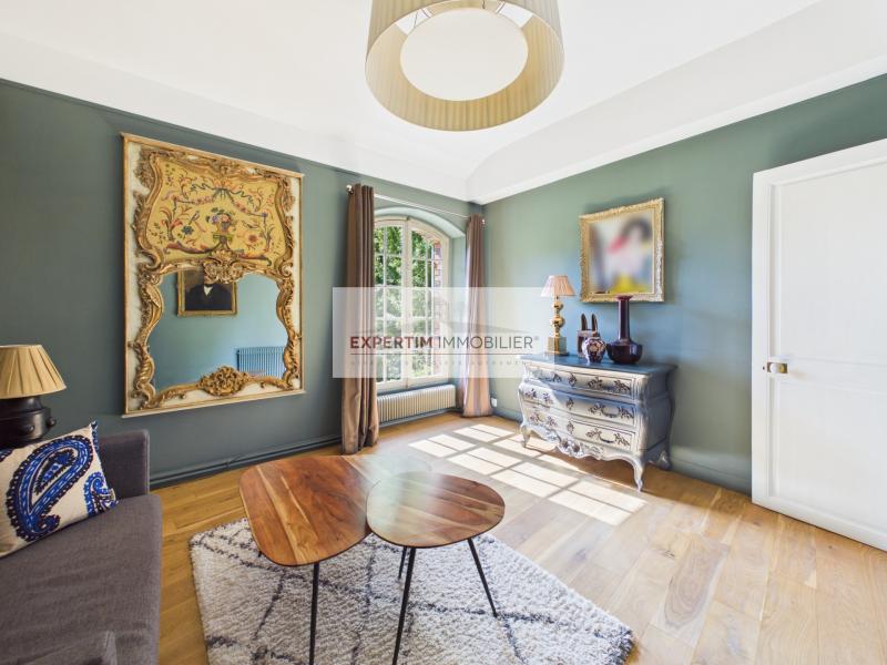 DEMEURE DE CARACTERE DE 240M² DE 5CH AVEC TERRASSE ET JARDIN + PKGS