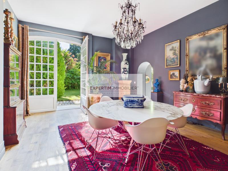 DEMEURE DE CARACTERE DE 240M² DE 5CH AVEC TERRASSE ET JARDIN + PKGS