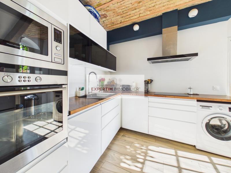DEMEURE DE CARACTERE DE 240M² DE 5CH AVEC TERRASSE ET JARDIN + PKGS