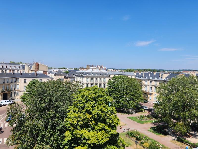 NOTRE DAME, DUPLEX DANS L'ANCIEN DE 29M² EN DERNIER ETAGE A VENDRE LOUE
