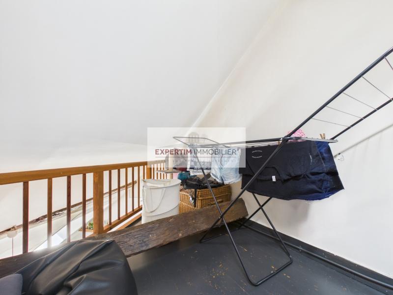 NOTRE DAME, DUPLEX DANS L'ANCIEN DE 29M² EN DERNIER ETAGE A VENDRE LOUE