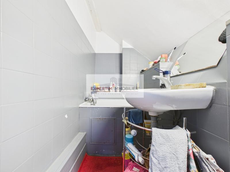 NOTRE DAME, DUPLEX DANS L'ANCIEN DE 29M² EN DERNIER ETAGE A VENDRE LOUE