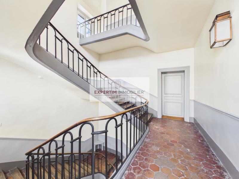 NOTRE DAME, DUPLEX DANS L'ANCIEN DE 29M² EN DERNIER ETAGE A VENDRE LOUE