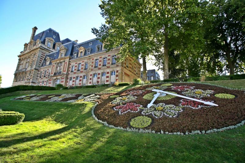 MAIRIE, APPARTEMENT DE 150M² AVEC 4 CH, UN PKG ET UNE CAVE