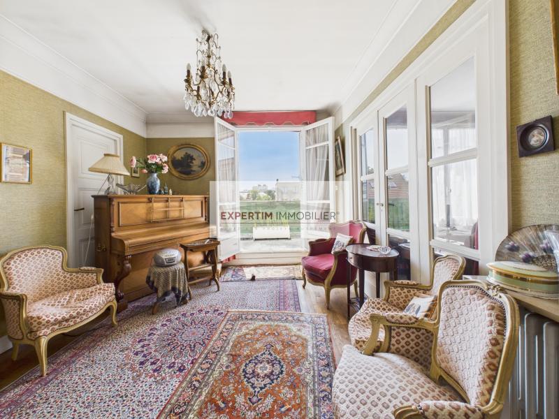 NOTRE DAME, 5P EN DERNIER ETAGE AVEC TERRASSE, PKG ET CAVE