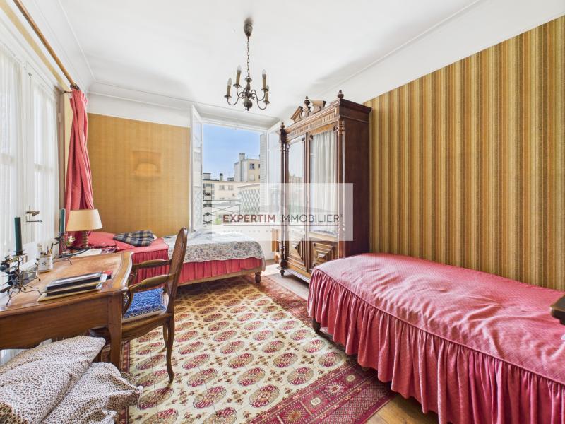 NOTRE DAME, 5P EN DERNIER ETAGE AVEC TERRASSE, PKG ET CAVE