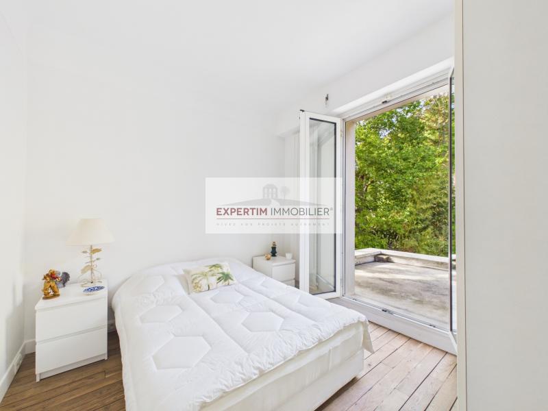 RIVE DROITE, MAISON EN PARFAIT ETAT AVEC TERRASSE ET JARDIN DE 770M²