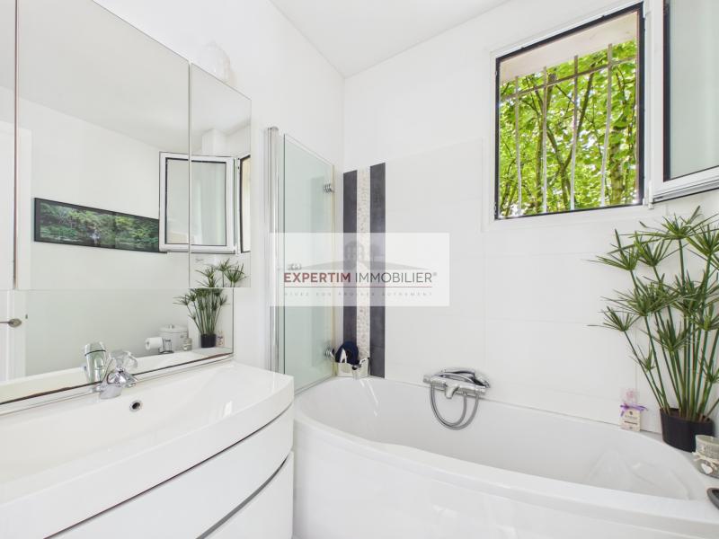RIVE DROITE, MAISON EN PARFAIT ETAT AVEC TERRASSE ET JARDIN DE 770M²