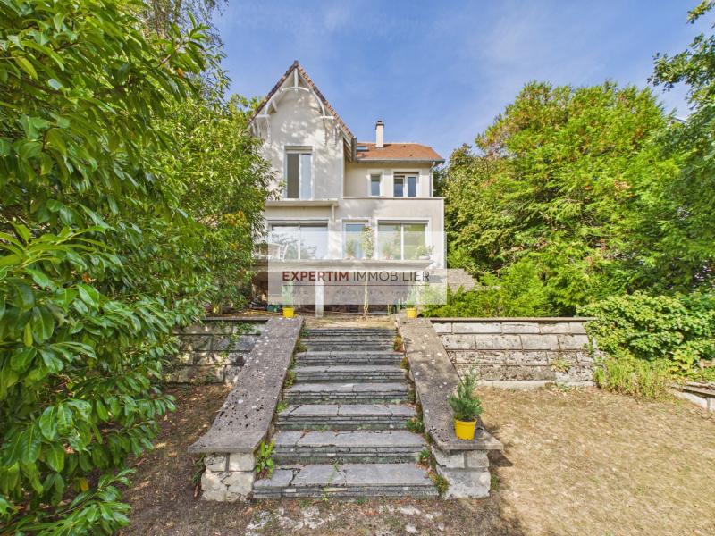 RIVE DROITE, MAISON EN PARFAIT ETAT AVEC TERRASSE ET JARDIN DE 770M²