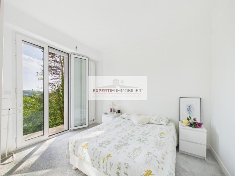 RIVE DROITE, MAISON EN PARFAIT ETAT AVEC TERRASSE ET JARDIN DE 770M²