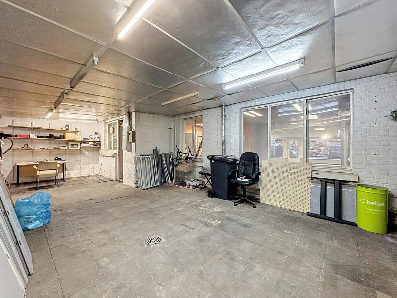 Appartement avec cour à aménager – Jambes centre