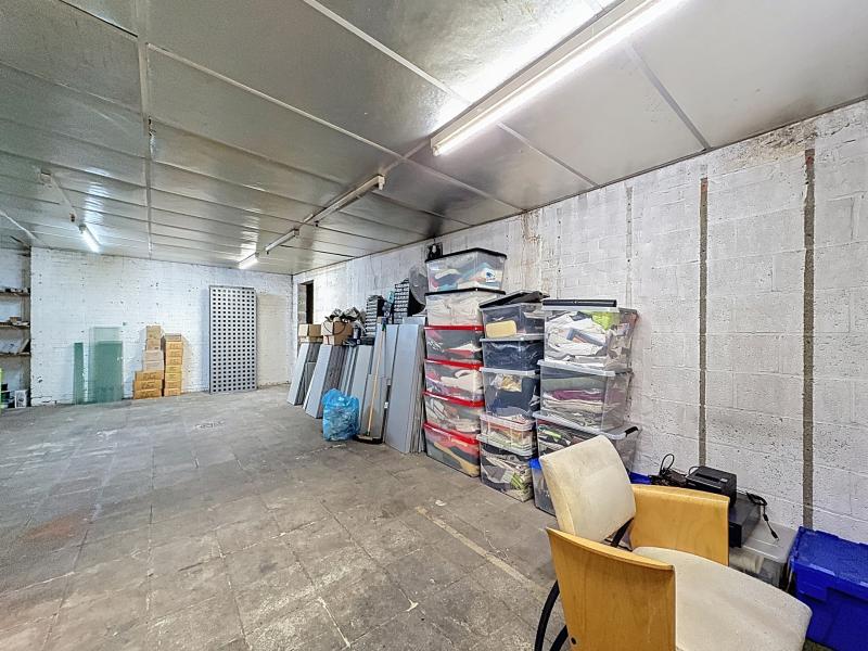 Appartement avec cour à aménager – Jambes centre