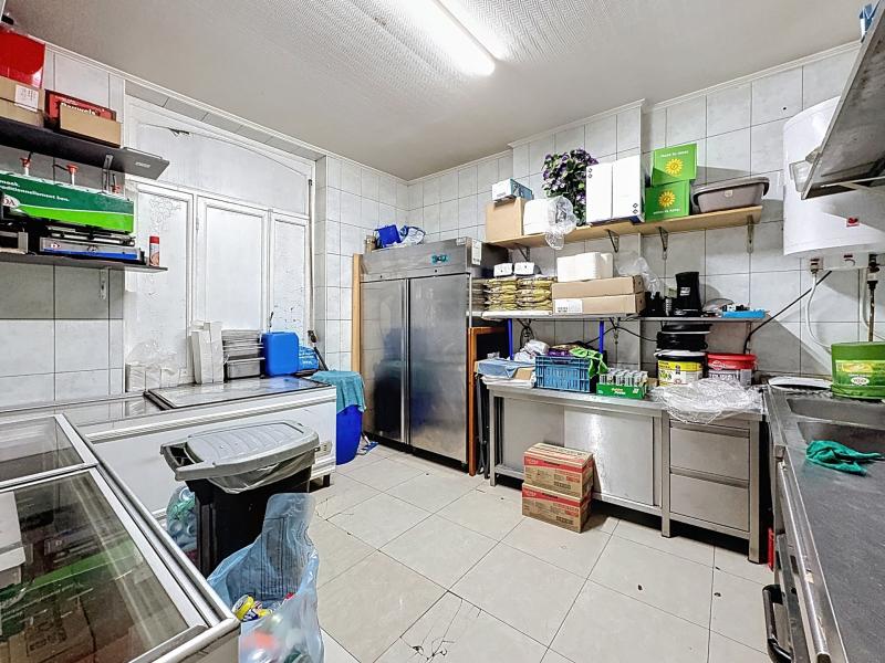 Immeuble mixte avec commerce loué + appartement