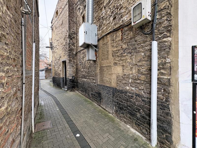 Immeuble mixte avec commerce loué + appartement