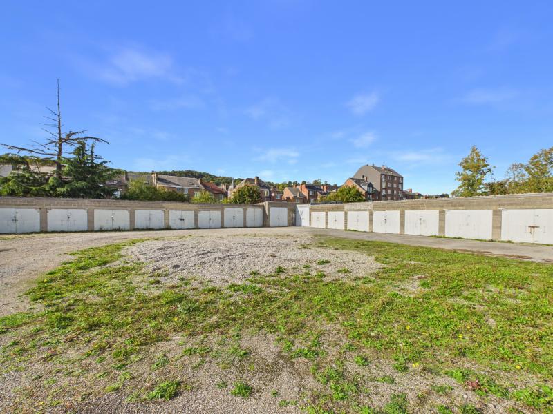 Ensemble immobilier de 99 garages sur ±46 ares