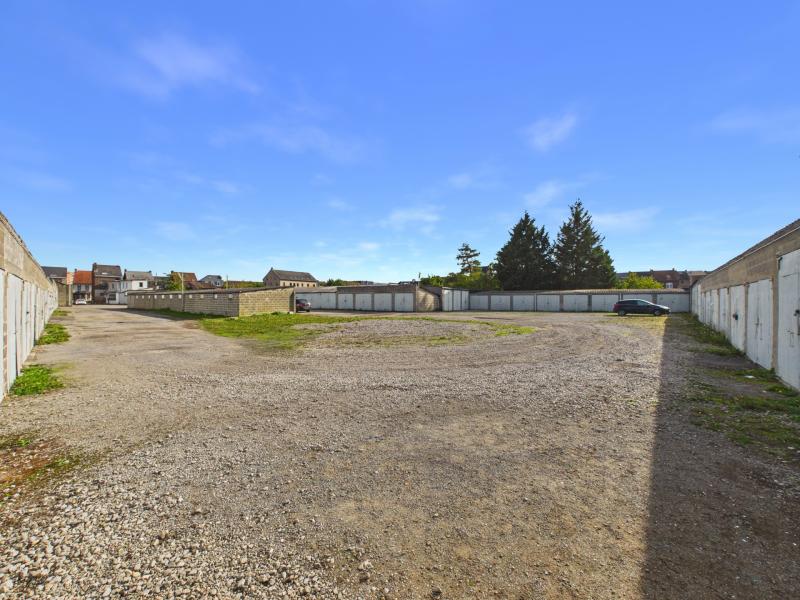 Ensemble immobilier de 99 garages sur ±46 ares