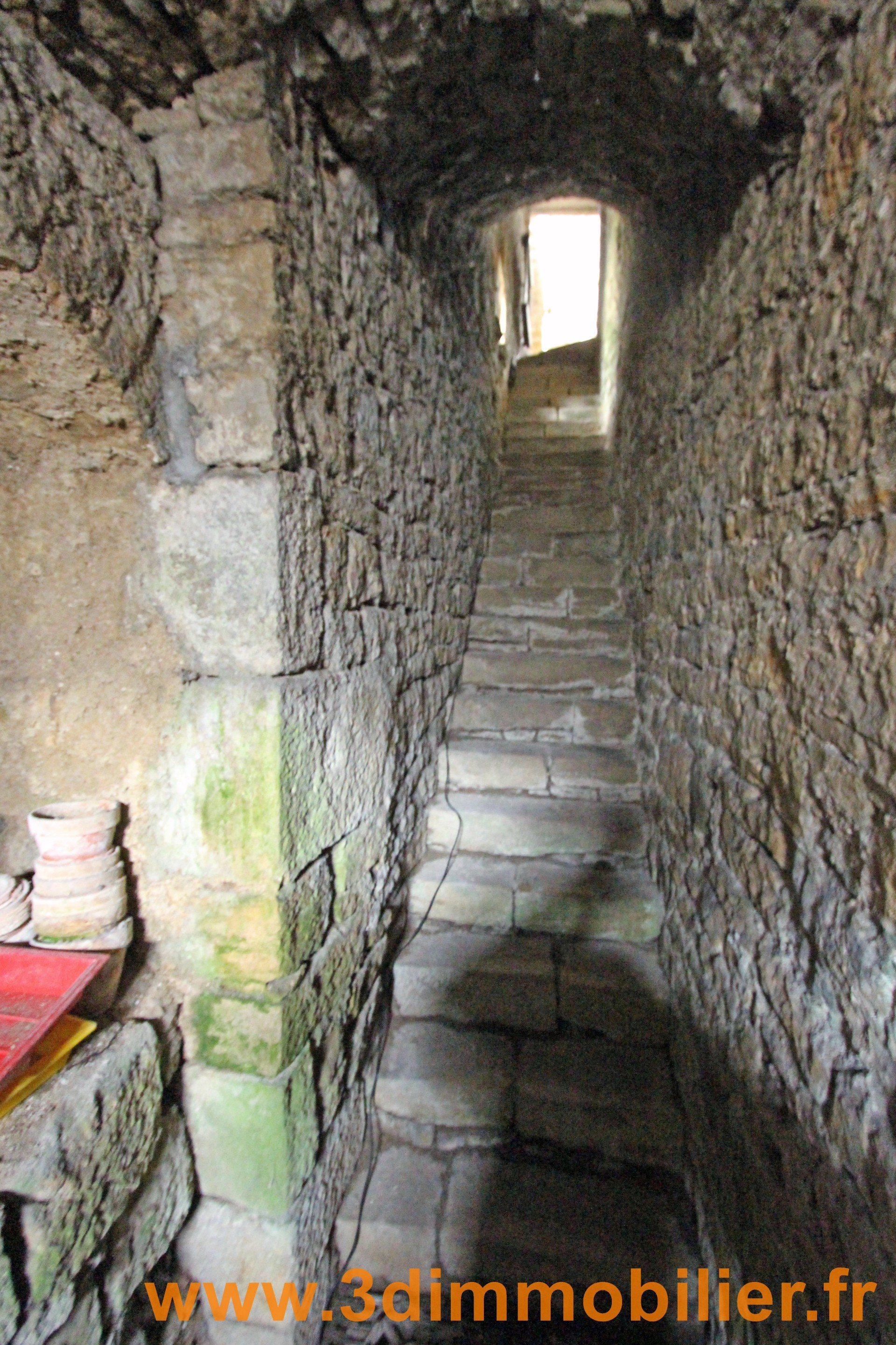 ACCES CAVE DEPUIS CETTE MAISON