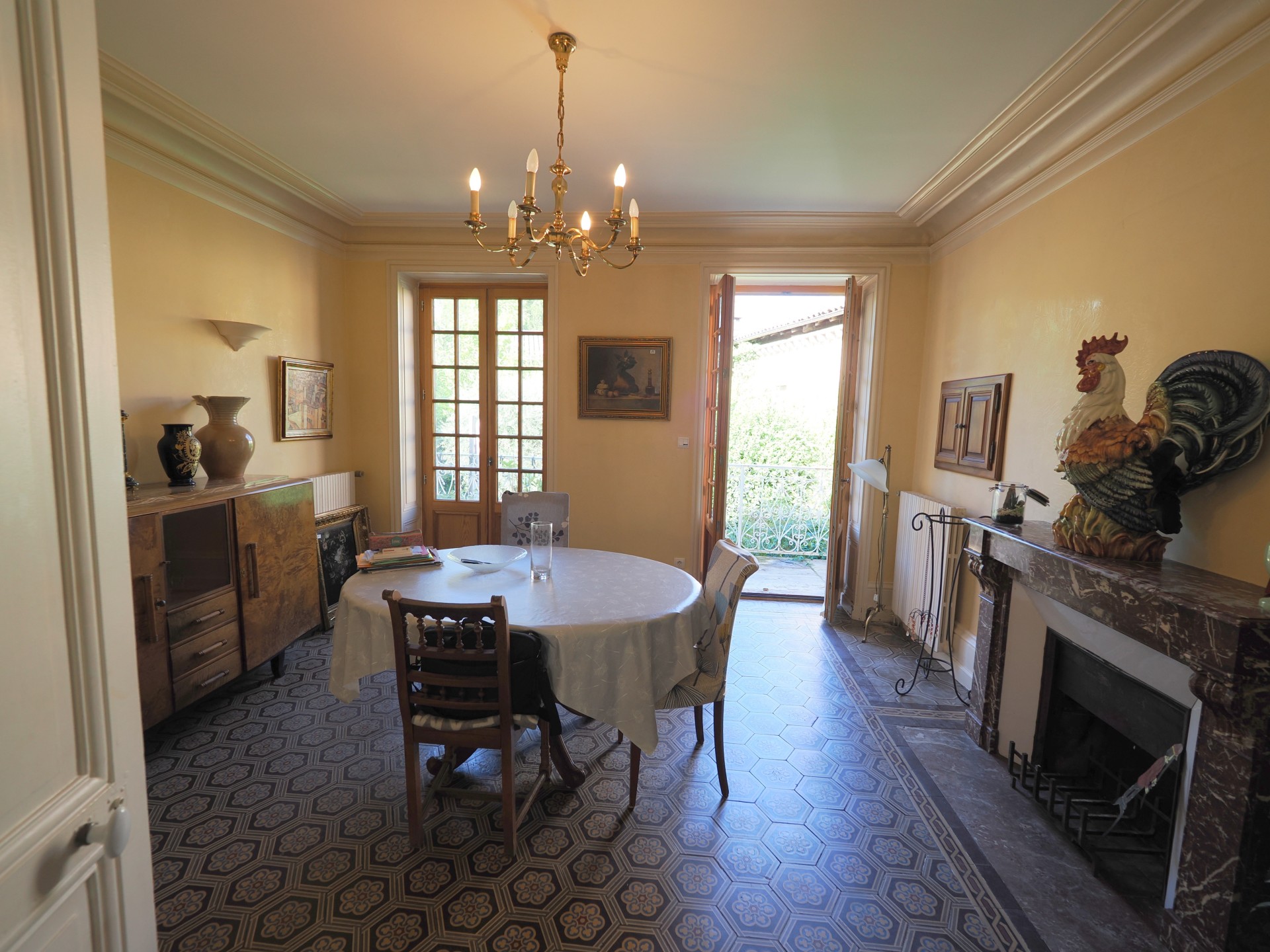 salon petite salle à manger