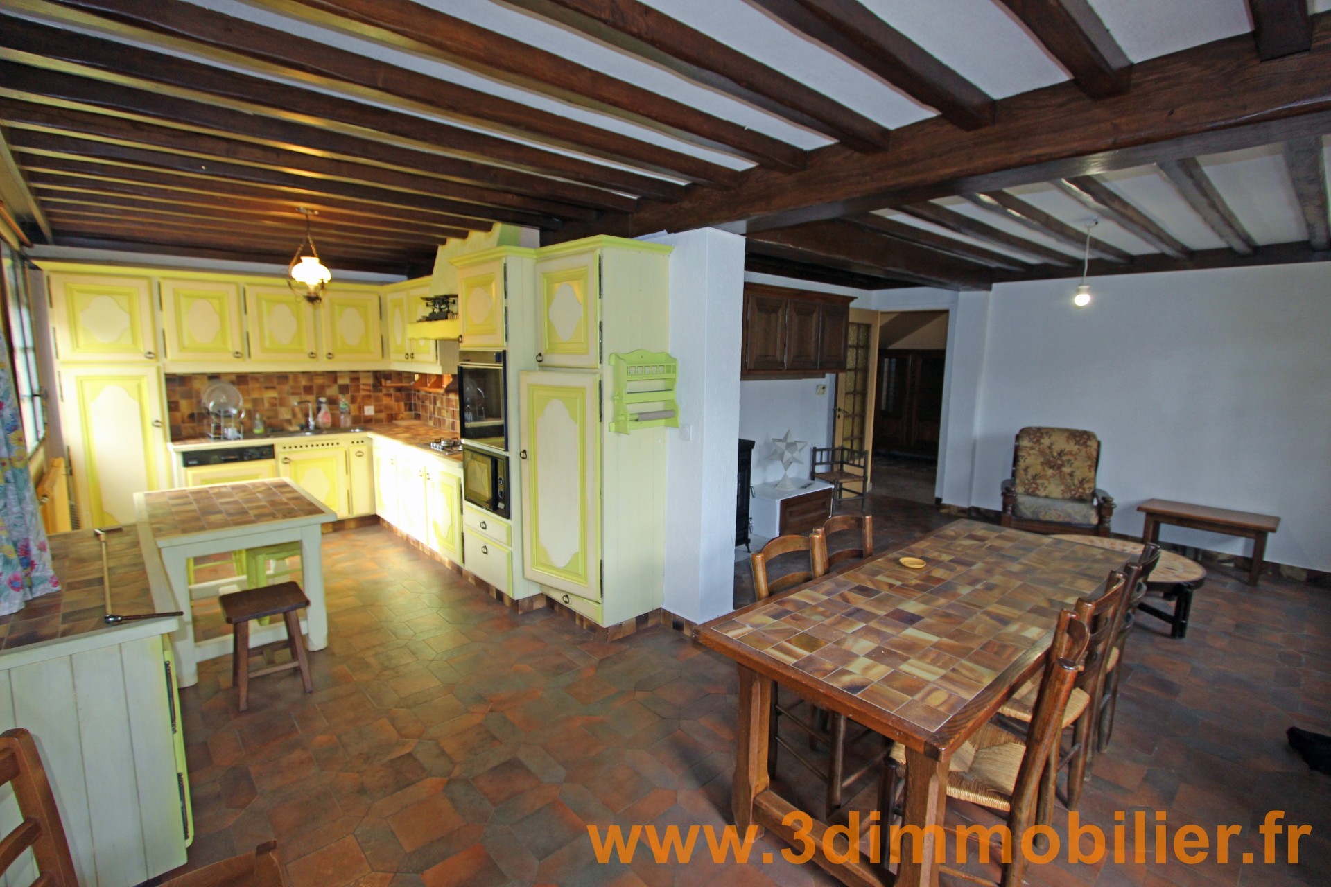 REZ-DE-CHAUSSEE : PIECE DE VIE