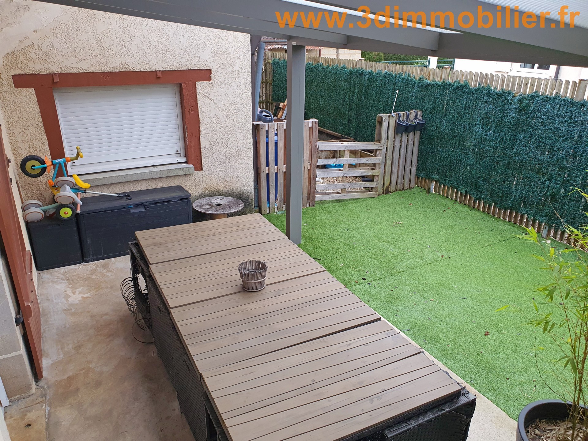 TERRASSE AVEC PERGOLA